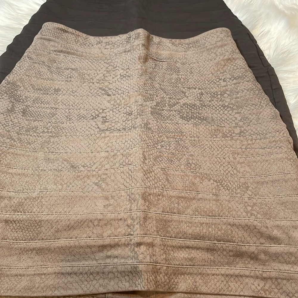 2 Express mini skirts - Picture 4 of 5